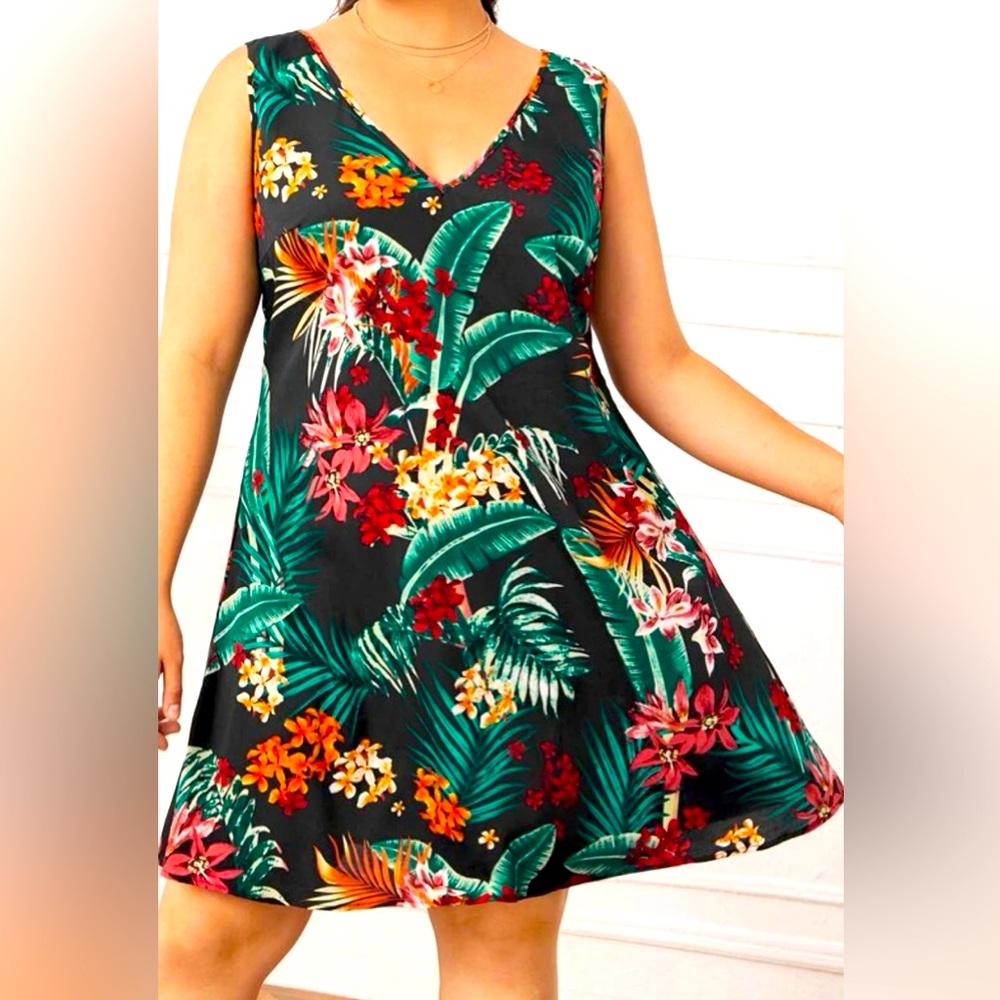 Plus Size Tropical Floral Print Flared V-neck Dress